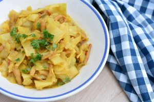 Karrykål med skinke og kokosmælk - opskrift