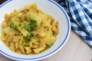 Karrykål med skinke og kokosmælk - opskrift