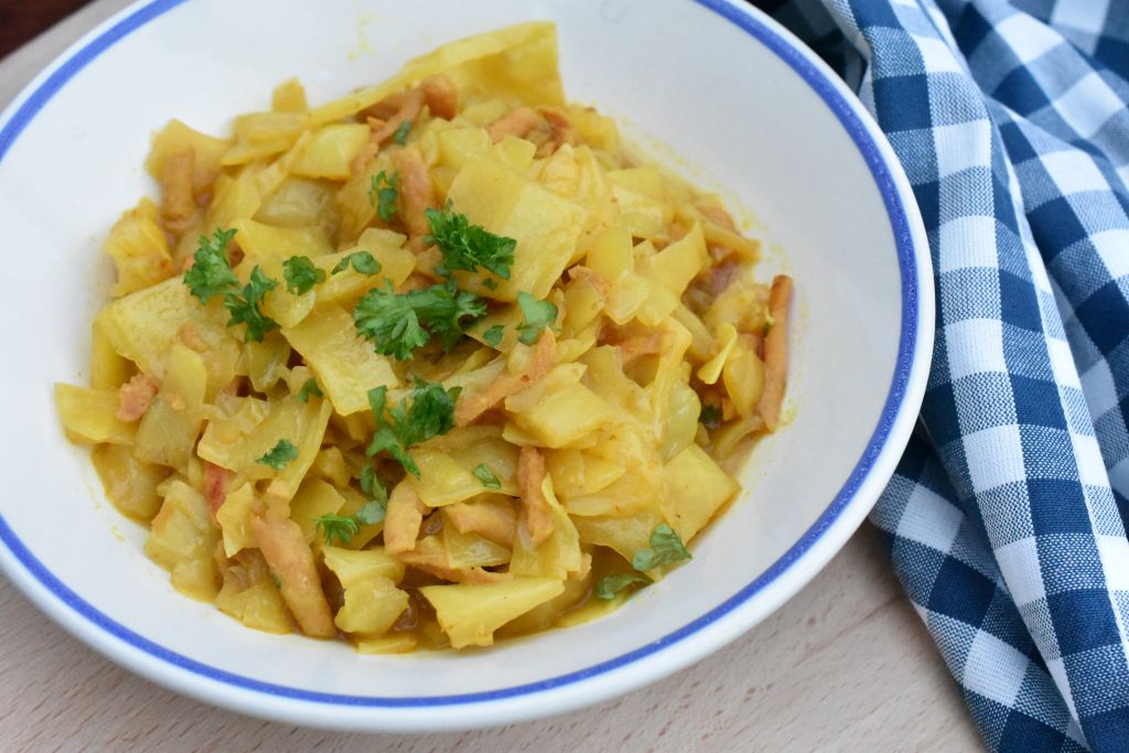 Karrykål med skinke og kokosmælk - opskrift