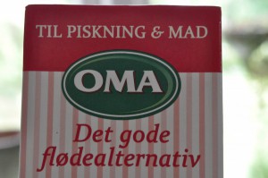 Tykmælksfromage med Daim og mandelknas