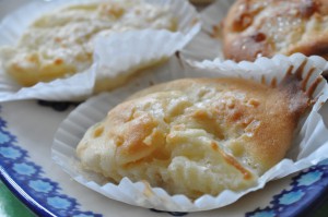 DSC_9125 • nogetiovnen.dk Æbletærte med marcipan og mandler - og nemme æblemuffins