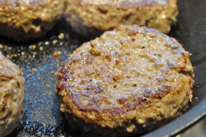 Bøf i folie med grøntsager - hakkebøffer i ovn