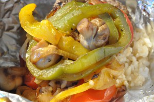 Bøf i folie med tomat, løg, peberfrugt og champignon