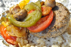 Bøf i folie med tomat, løg, peberfrugt og champignon