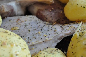 Sprødstegt andelår og hasselbackkartofler