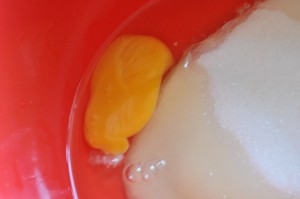 Æblekage med marcipan, makroner og appelsin - saftig