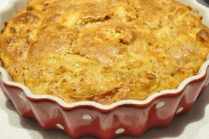 DSC_9680 • nogetiovnen.dk Æblekage med marcipan, makroner og appelsin - saftig