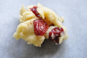 Småkager med tranebær, mandler og vanilje - sprøde cookies