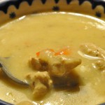 Suppe med svinekød, karry og grøntsager - opskrift