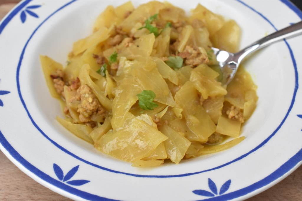 Karrykål med kylling, kokosmælk og æbler