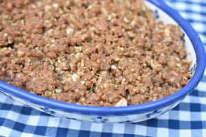 DSC_3063 • nogetiovnen.dk Æblekage med crumble af havregryn & brun farin