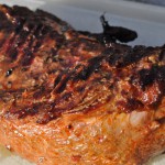 Grillet marineret cuvette og krydrede chili kartofler med sesam