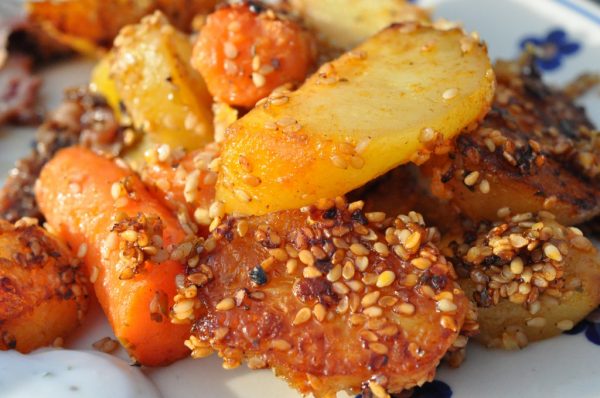 Kartofler i ovn med chili og sesam - opskrift
