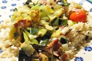 Kalkunbryst med porrer, bacon, tomat og fløde