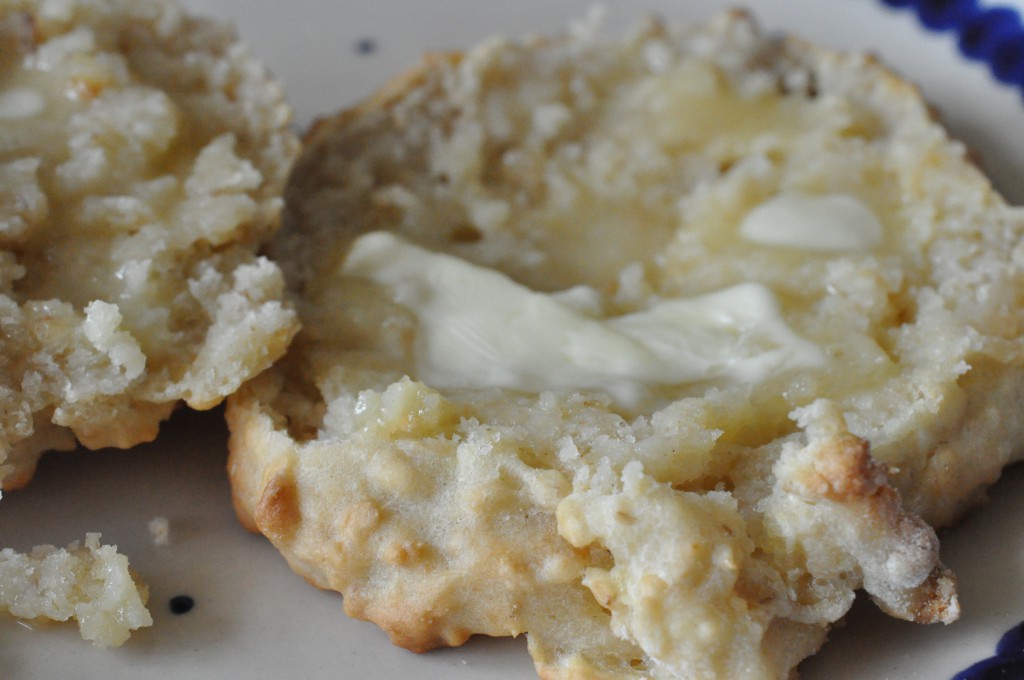 Søde scones med æble og havregryn