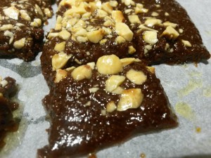 og karameller med hasselnødder