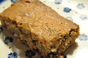 Banankage i bradepande med havregryn og chokolade