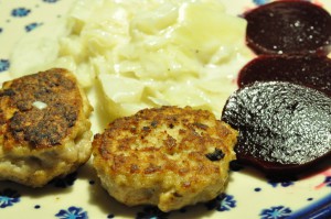 DSC_0771 • nogetiovnen.dk Stuvet hvidkål med fløde og lækre frikadeller