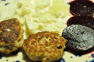 DSC_0773 • nogetiovnen.dk Stuvet hvidkål med fløde og lækre frikadeller