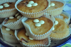 DSC_1093 • nogetiovnen.dk Lækre mazarinkager med makroner, marcipan og tyttebærsyltetøj