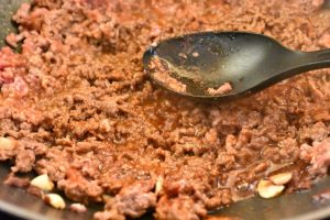 Hvidkål med oksekød, soya og ris - opskrift