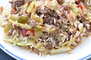 Hvidkål med oksekød, soya og ris - opskrift