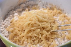 Mazarin syltetøjskager i muffinform m. marcipan & makroner