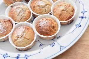 DSC_1222 • nogetiovnen.dk Mazarin syltetøjskager i muffinform m. marcipan & makroner