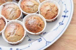 DSC_1224 • nogetiovnen.dk Mazarin syltetøjskager i muffinform m. marcipan & makroner