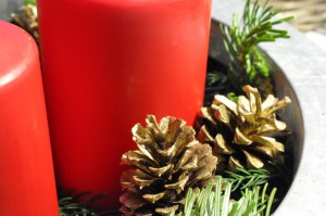 og laver dekorationer