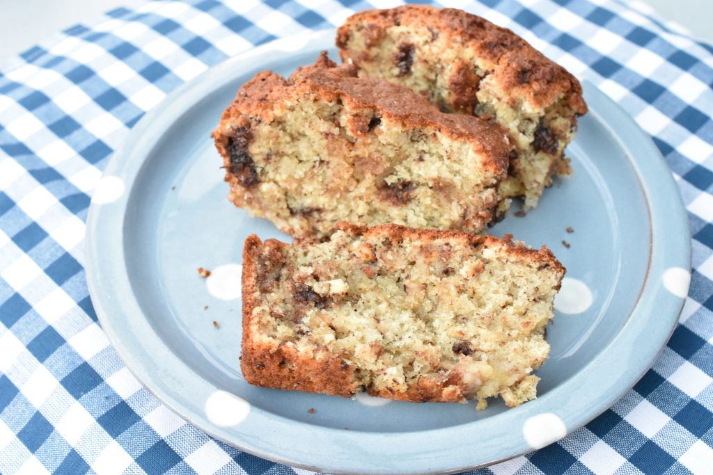 Banankage i bradepande med havregryn