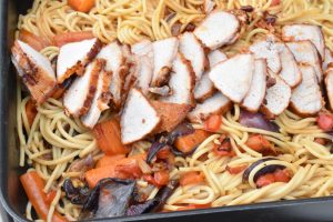 Svinefilet med grøntsager i ovn - tilbehør til pasta