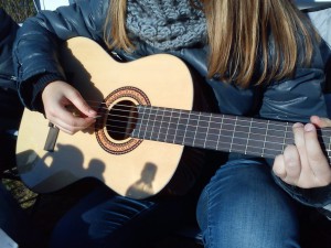 Amanda spiller guitar