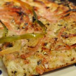 Lækre sprøde pizzaer med skinke og manitobamel