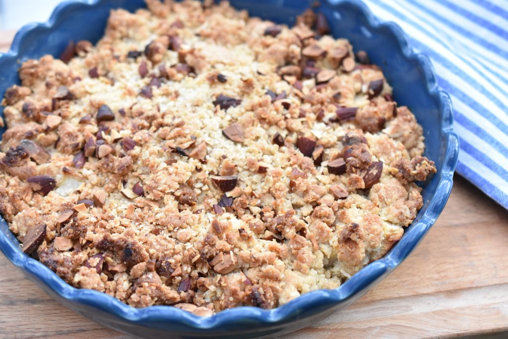 DSC_3990 • nogetiovnen.dk Pæretærte med smuldredej af havregryn