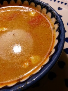 Krydret minestronesuppe med bacon og peberfrugt