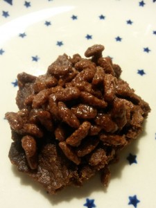 Rice krispies kage - chokoladekage choco bites