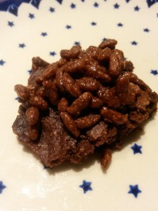 Rice krispies kage - chokoladekage choco bites