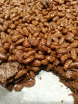 Rice Krispies kage - chokoladekage choco bites