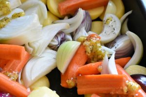 Hel kylling med honning, sennep & tilbehør