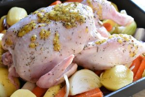 Hel kylling med honning, sennep & tilbehør
