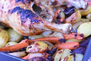 Hel kylling med honning, sennep & tilbehør