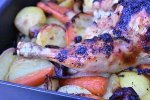 Hel kylling med honning, sennep & tilbehør