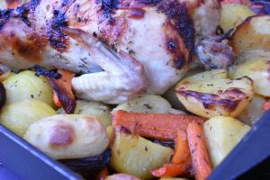 Hel kylling med honning, sennep & tilbehør