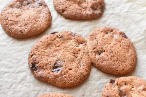 Småkager med nougat, marcipan & chokolade