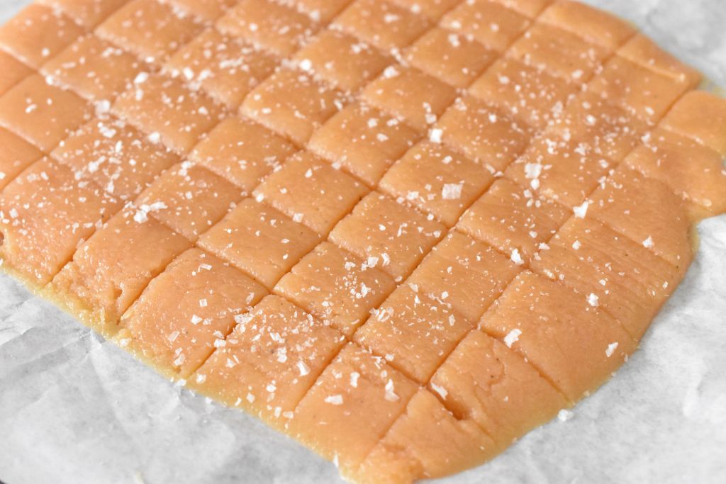 Salt karameller i mikrovn – nem opskrift