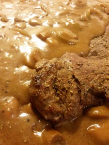 2015-01-31 18.42.53 • nogetiovnen.dk Pandestegt entrecote i flødesauce med løg og champignoner