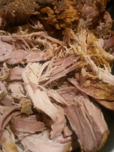 2015-02-01 20.06.13 • nogetiovnen.dk Burgerboller med pulled pork, løg og skysauce
