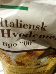 Lynhurtige pizzaer med bacon, skinke, løg og peberfrugt