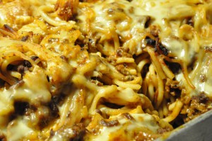 Gratineret pasta af spaghetti Bolognese